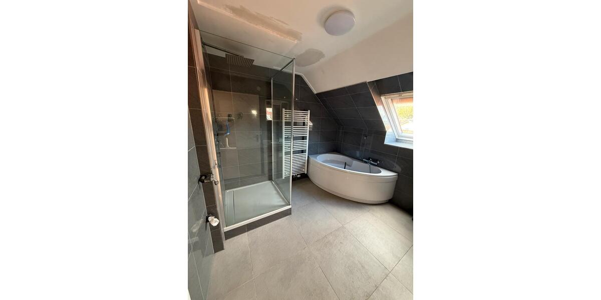 Dachgeschoßwohnung Ofterdingen - 5 Zimmer, 95 m&sup2;, 950&euro; | Angebot:26637754