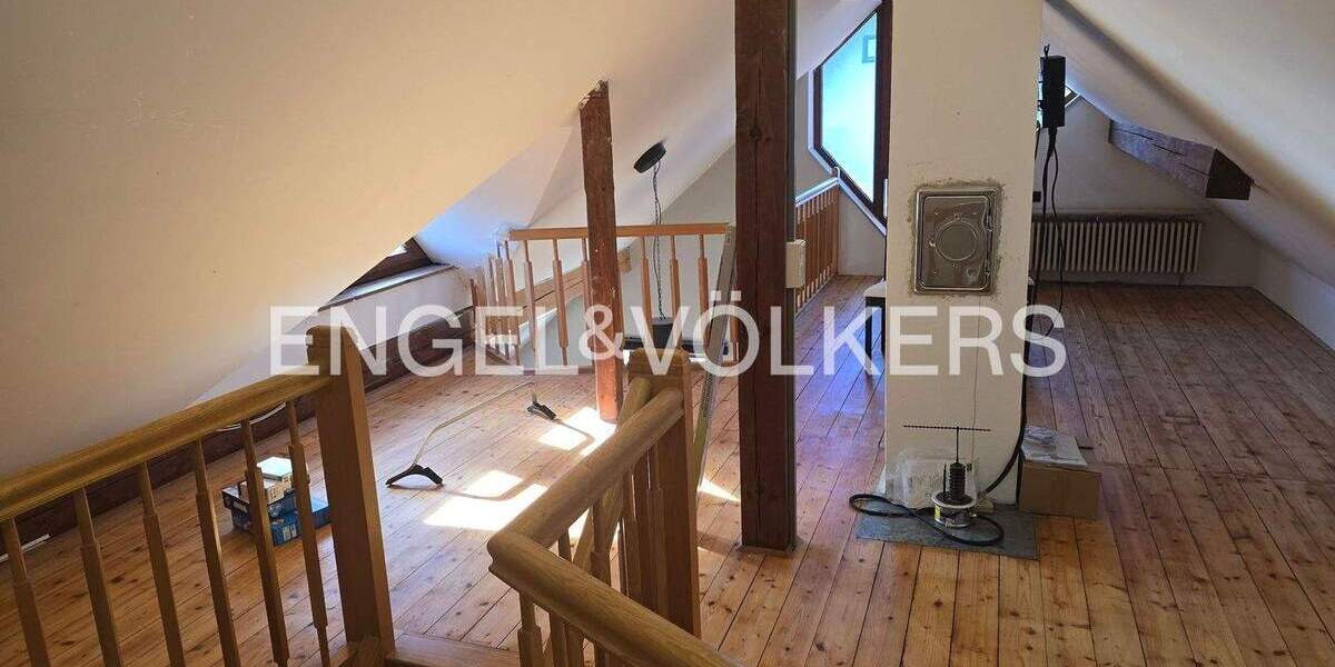 Einfamilienhaus Rottenburg am Neckar Oberndorf - 9 Zimmer, 223 m&sup2;, 750.000&euro; | Angebot:25682858