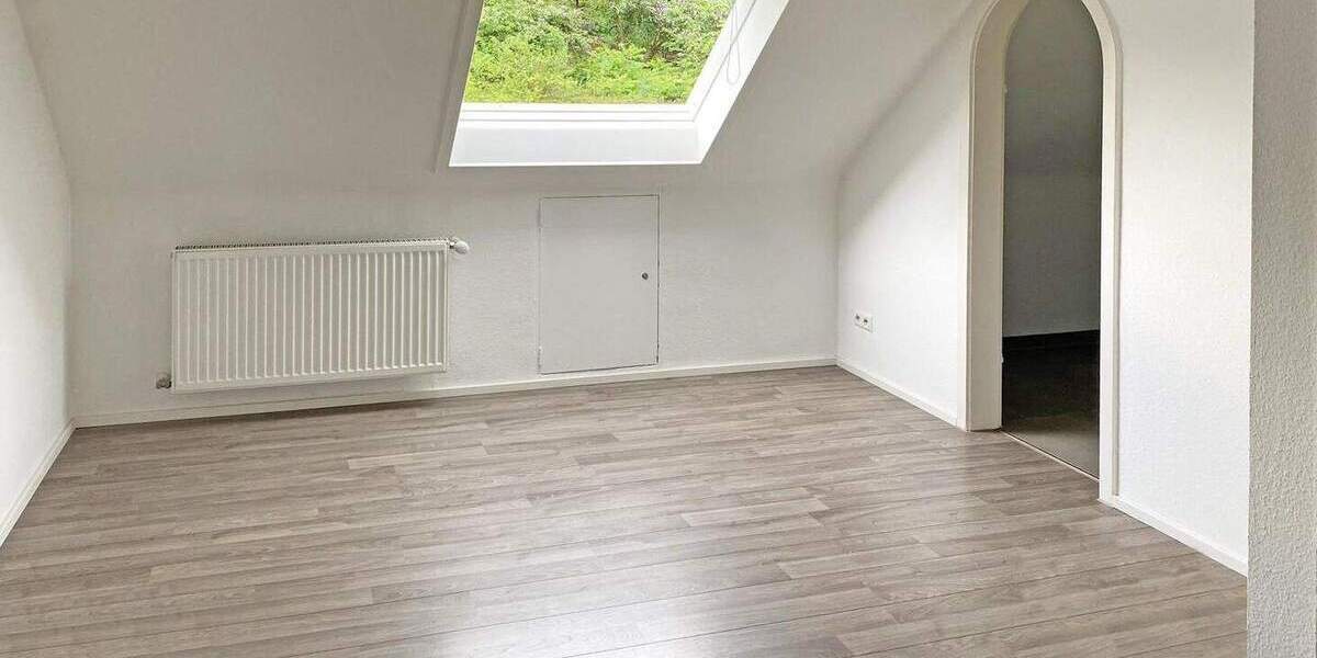 Etagenwohnung Esslingen am Neckar Pliensauvorstadt - 2 Zimmer, 64 m&sup2;, 220.000&euro; | Angebot:25837931