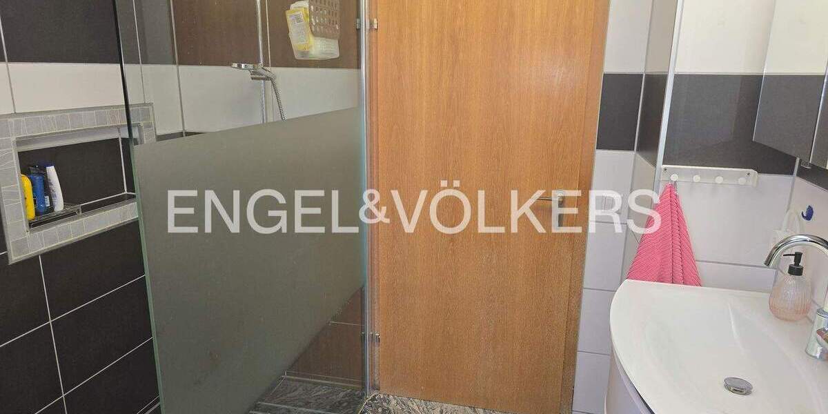 Einfamilienhaus Rottenburg am Neckar Oberndorf - 9 Zimmer, 223 m&sup2;, 750.000&euro; | Angebot:25682858