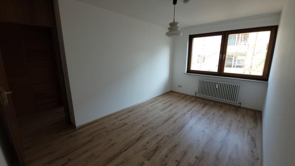 Etagenwohnung Sindelfingen - 3.5 Zimmer, 80 m&sup2;, 379.000&euro; | Angebot:25297985