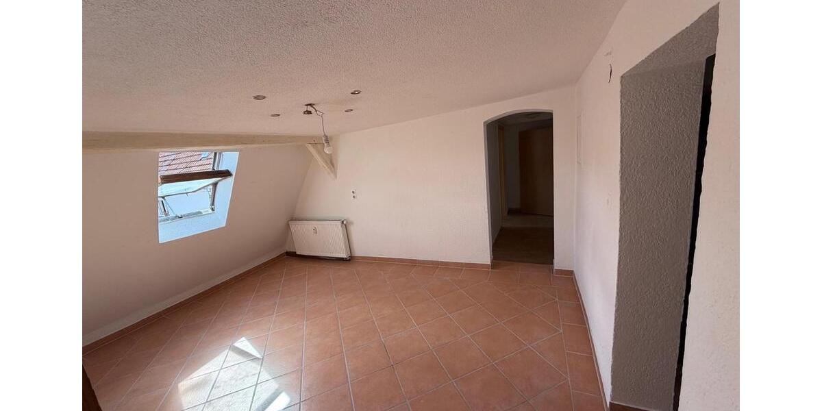 Dachgeschoßwohnung Hechingen - 4 Zimmer, 90 m&sup2;, 1.100&euro; | Angebot:27599751
