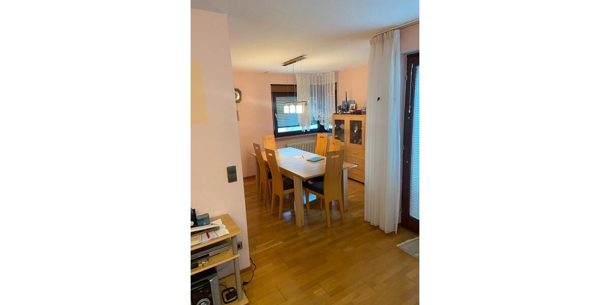 Etagenwohnung Rottenburg am Neckar - 4.5 Zimmer, 107 m&sup2;, 350.000&euro; | Angebot:25162501