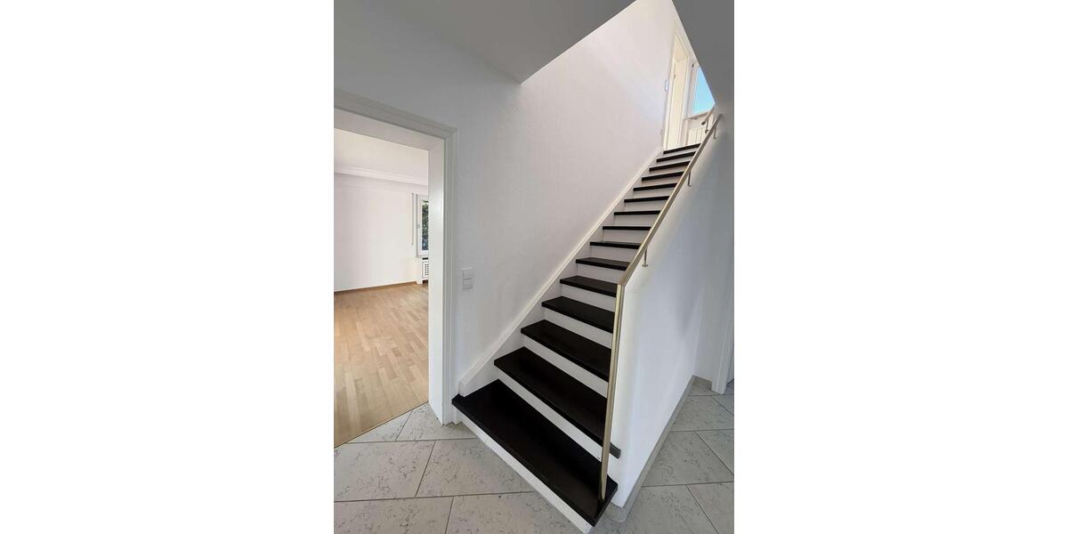 Einfamilienhaus Nürtingen - 5.5 Zimmer, 175 m&sup2;, 2.500&euro; | Angebot:24571134