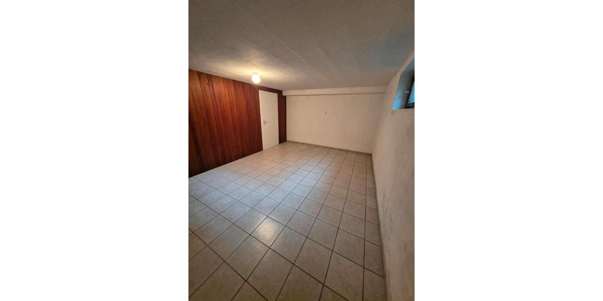 Erdgeschoßwohnung Herrenberg - 5 Zimmer, 117 m&sup2;, 1.400&euro; | Angebot:25941985