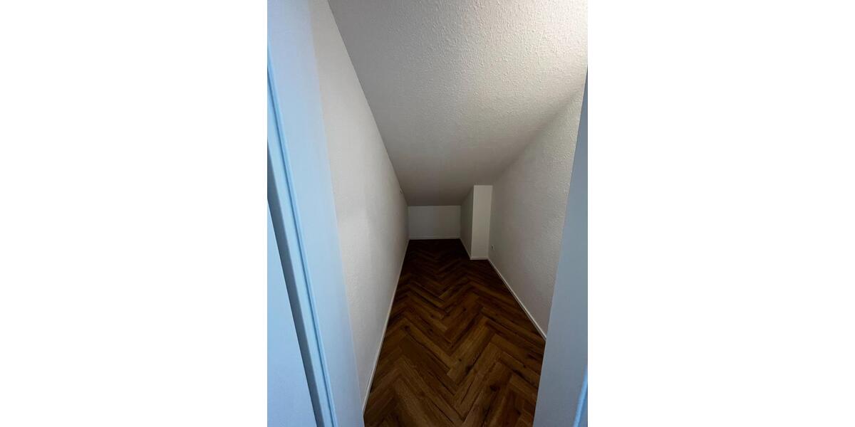 Dachgeschoßwohnung Nürtingen - 3 Zimmer, 100 m&sup2;, 1.480&euro; | Angebot:25867081