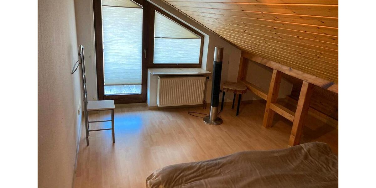 Dachgeschoßwohnung Reutlingen Altenburg - 3 Zimmer, 68 m&sup2;, 800&euro; | Angebot:26550324