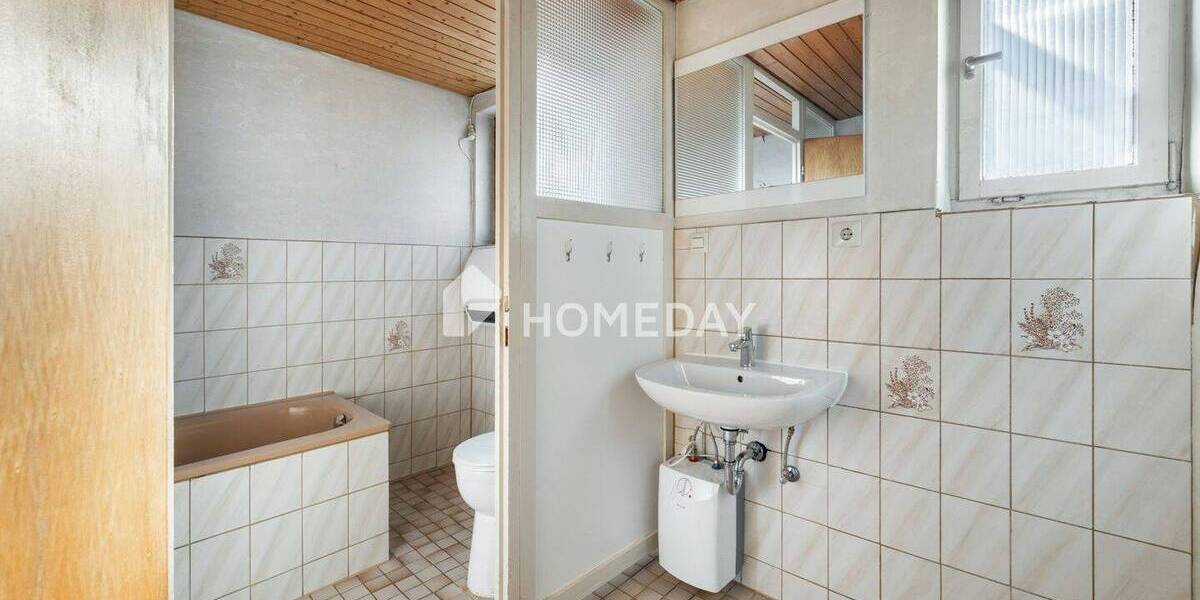 Einfamilienhaus Bad Urach Hengen - 6 Zimmer, 140 m&sup2;, 249.000&euro; | Angebot:25677505