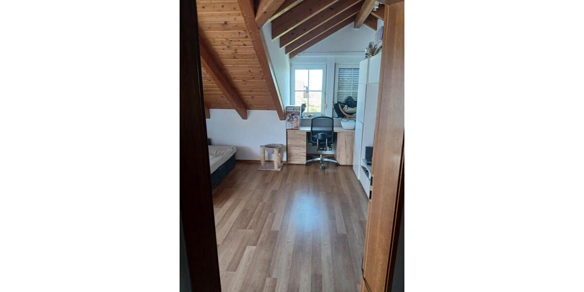 Dachgeschoßwohnung Holzmaden - 3.5 Zimmer, 83 m&sup2;, 1.040&euro; | Angebot:26687939