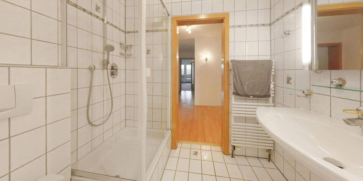 Etagenwohnung Metzingen - 6 Zimmer, 153 m&sup2;, 349.000&euro; | Angebot:25743287