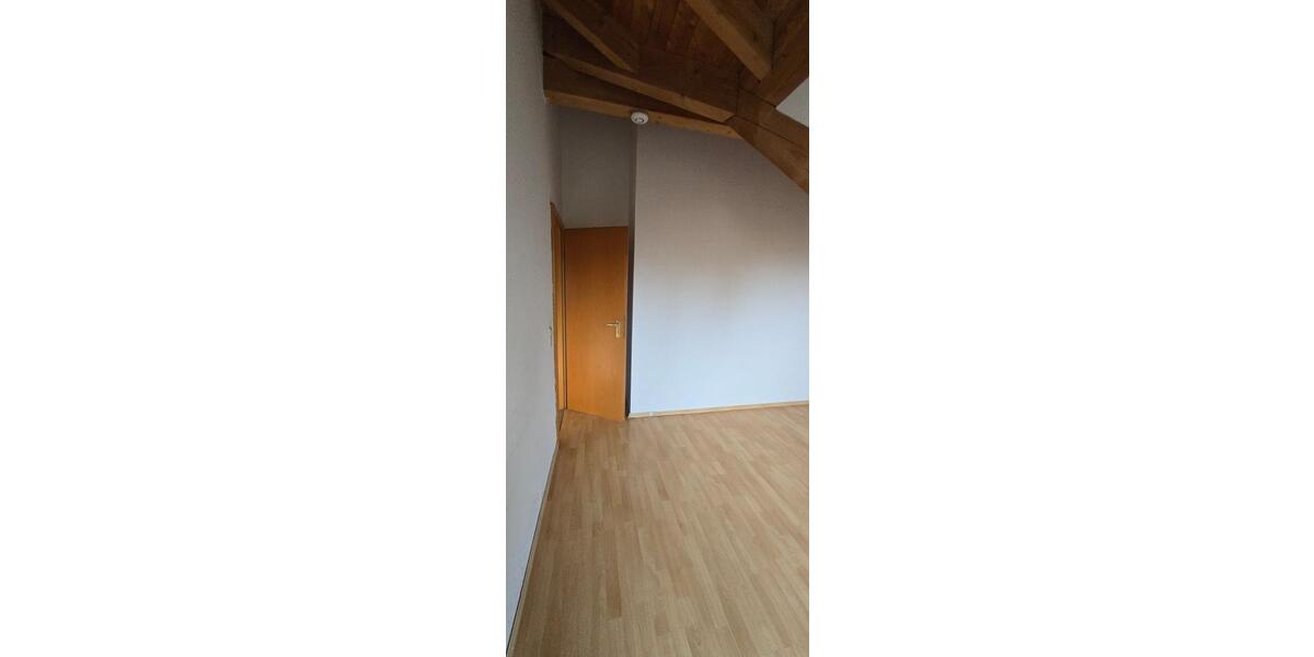Dachgeschoßwohnung Wernau (Neckar) - 3 Zimmer, 58 m&sup2;, 900&euro; | Angebot:25376689