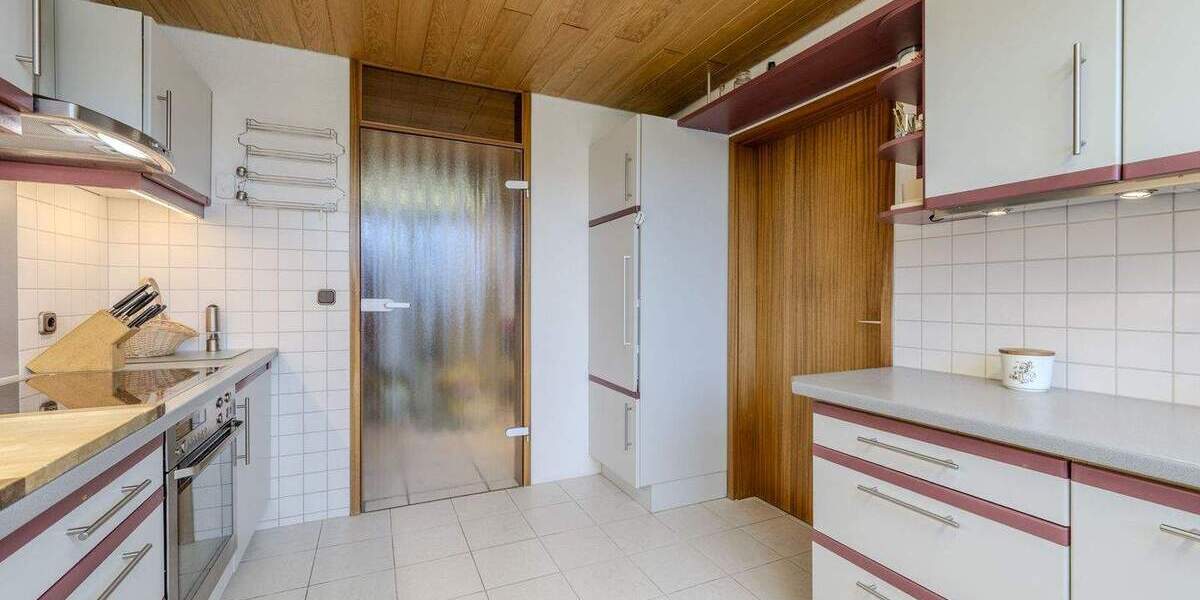 Einfamilienhaus Nürtingen - 7 Zimmer, 282 m&sup2;, 949.000&euro; | Angebot:25671696