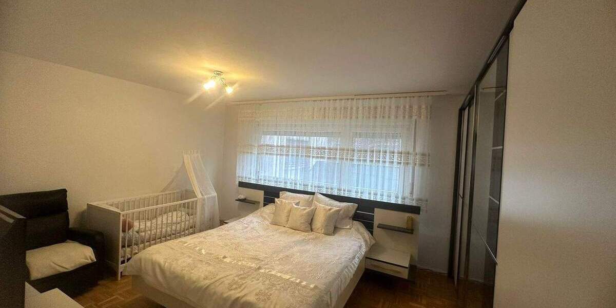 Etagenwohnung Esslingen am Neckar Zell - 4 Zimmer, 127 m&sup2;, 419.000&euro; | Angebot:25744894