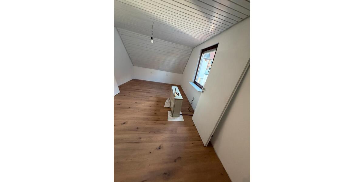 Etagenwohnung Denkendorf - 5 Zimmer, 120 m&sup2;, 1.500&euro; | Angebot:27553329