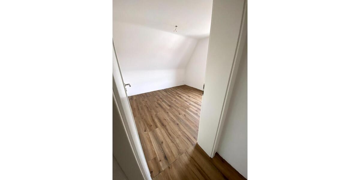 Etagenwohnung Gäufelden - 4.5 Zimmer, 85 m&sup2;, 297.000&euro; | Angebot:25420835