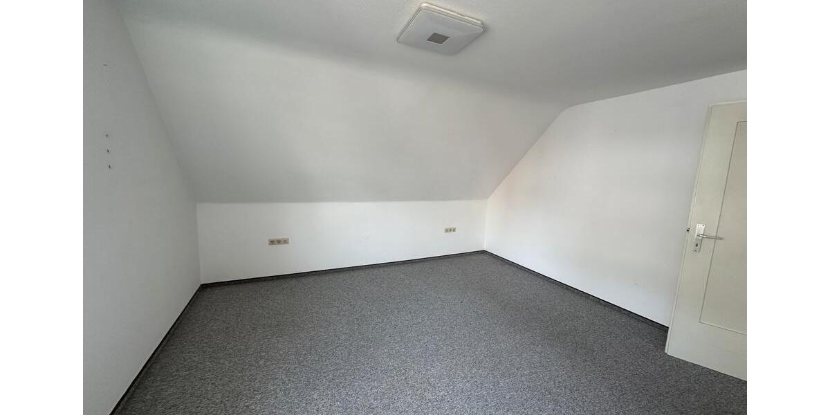 Dachgeschoßwohnung Nürtingen - 4 Zimmer, 69 m&sup2;, 960&euro; | Angebot:25966479