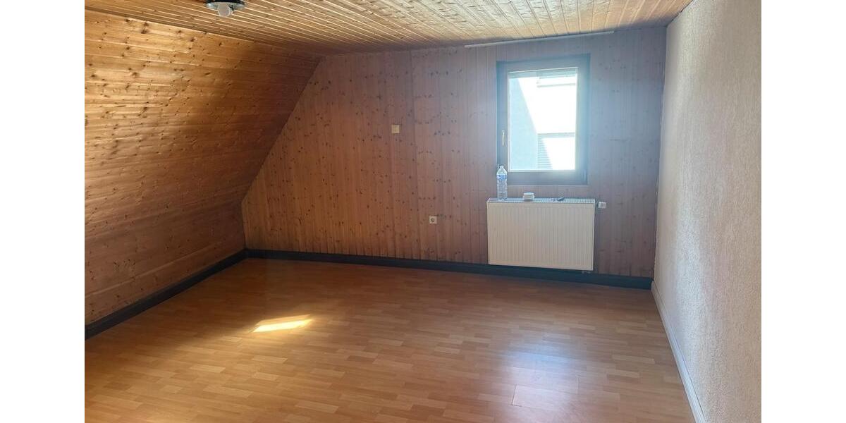 Dachgeschoßwohnung Schlaitdorf - 4 Zimmer, 63 m&sup2;, 750&euro; | Angebot:27547264