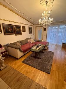 FAMILIENTRAUM MIT GARTEN, GARAGE & STELLPLATZ - Reihenmittelhaus Reutlingen Reutlingen-Betzingen | Angebot:25792972