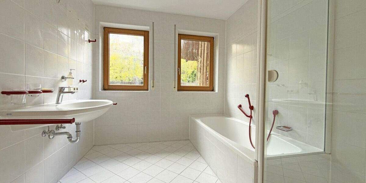 Einfamilienhaus Gomadingen - 8 Zimmer, 194 m&sup2;, 570.000&euro; | Angebot:25746923