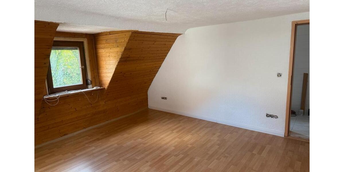 Dachgeschoßwohnung Schlaitdorf - 4 Zimmer, 63 m&sup2;, 750&euro; | Angebot:27547264