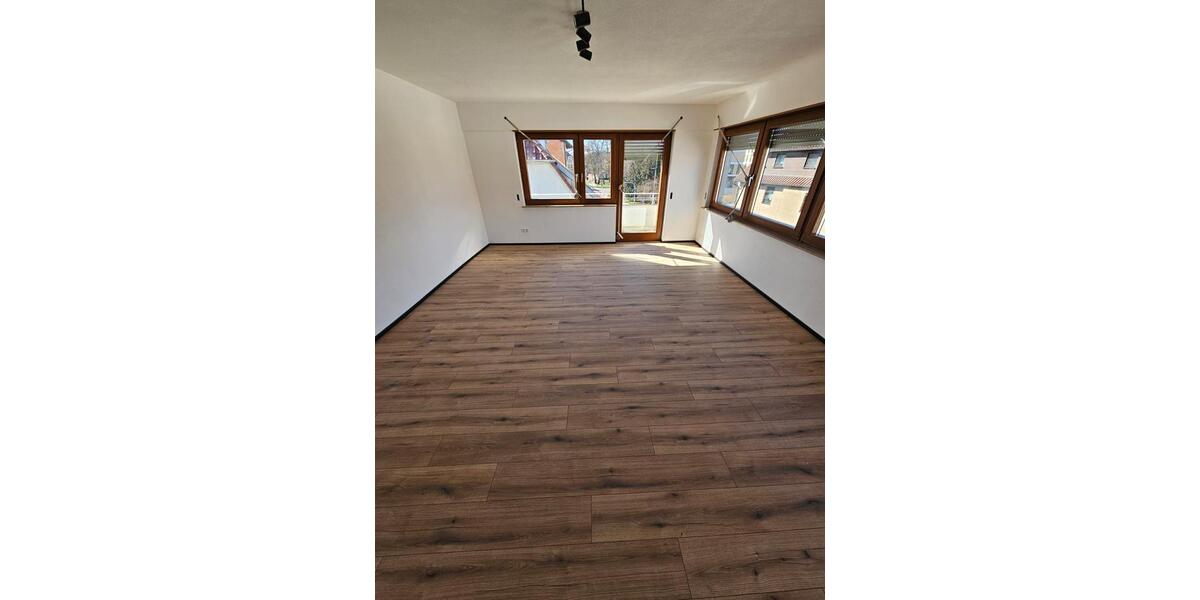Etagenwohnung Herrenberg - 5 Zimmer, 26 m&sup2;, 700&euro; | Angebot:25990830