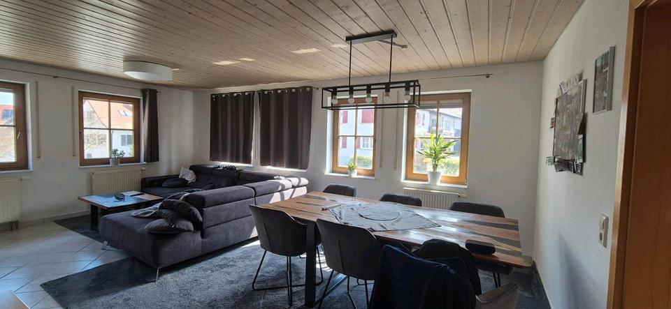 Etagenwohnung Rottenburg am Neckar - 5.5 Zimmer, 160 m&sup2;, 1.600&euro; | Angebot:25920938