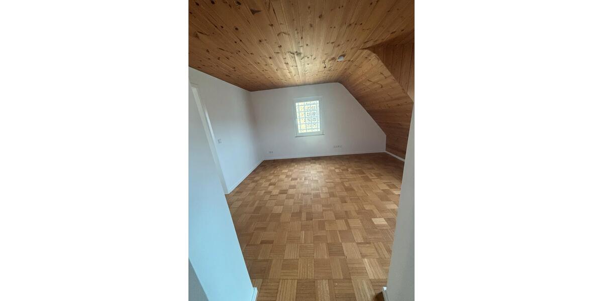 Dachgeschoßwohnung Kirchentellinsfurt - 5 Zimmer, 72 m&sup2;, 750&euro; | Angebot:27564794
