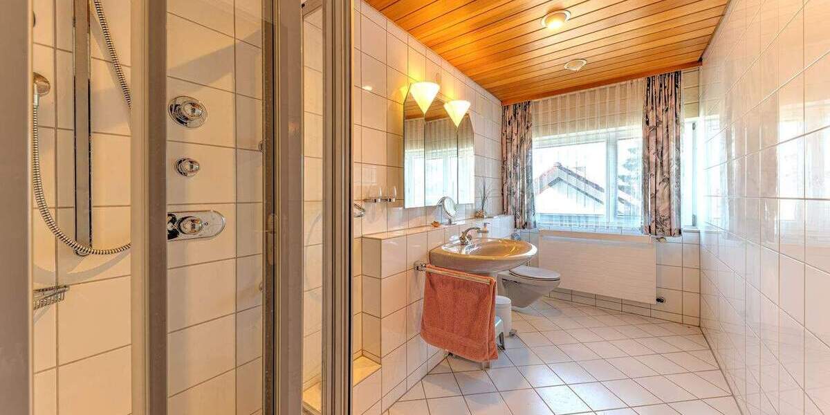 Einfamilienhaus Herrenberg - 6 Zimmer, 234 m&sup2;, 875.000&euro; | Angebot:25741855