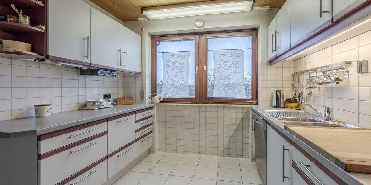 Einfamilienhaus Nürtingen - 7 Zimmer, 282 m&sup2;, 949.000&euro; | Angebot:25671696