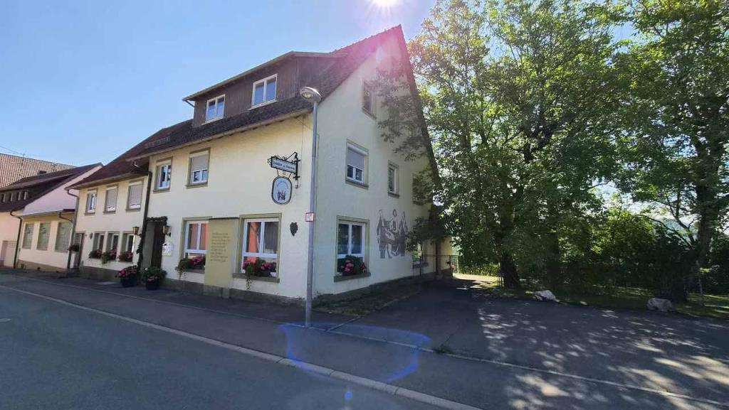 Einfamilienhaus Hechingen - 11 Zimmer, 236 m&sup2;, 825.000&euro; | Angebot:27679792