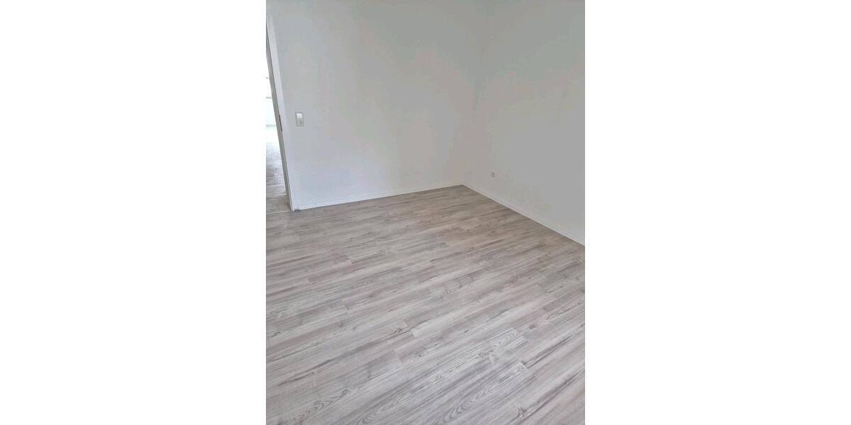 Etagenwohnung Reutlingen - 3 Zimmer, 80 m&sup2;, 1.300&euro; | Angebot:26689040
