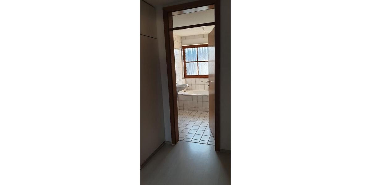 Etagenwohnung Gomaringen - 4 Zimmer, 81 m&sup2;, 850&euro; | Angebot:27605021