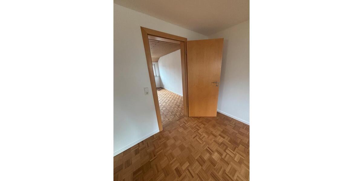 Dachgeschoßwohnung Kirchentellinsfurt - 5 Zimmer, 72 m&sup2;, 750&euro; | Angebot:27564794