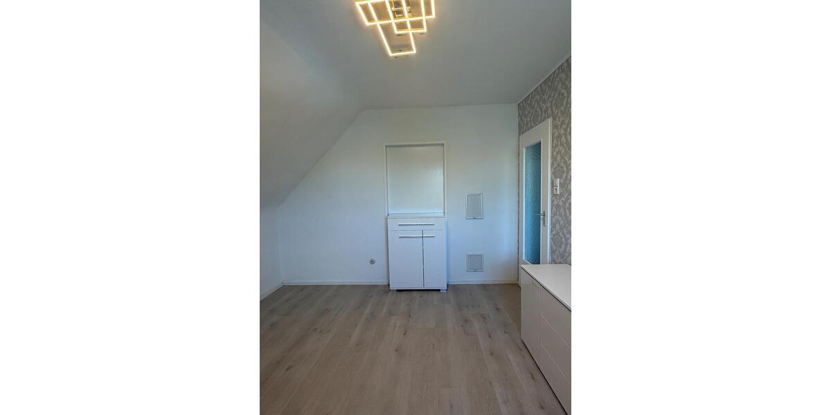 Dachgeschoßwohnung Leinfelden-Echterdingen Echterdingen - 5 Zimmer, 77 m&sup2;, 1.590&euro; | Angebot:27545344