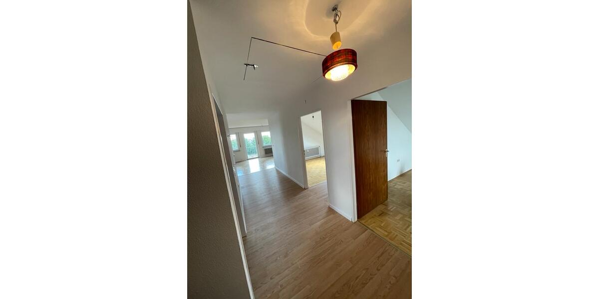 Dachgeschoßwohnung Bondorf - 3 Zimmer, 75 m&sup2;, 1.300&euro; | Angebot:26034133
