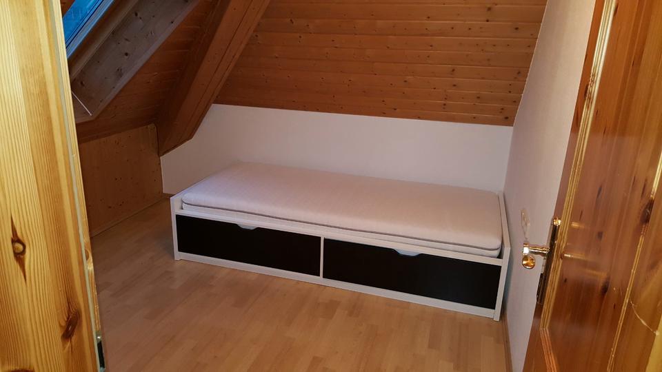 Dachgeschoßwohnung Kirchheim unter Teck - 3 Zimmer, 60 m&sup2;, 720&euro; | Angebot:26047502