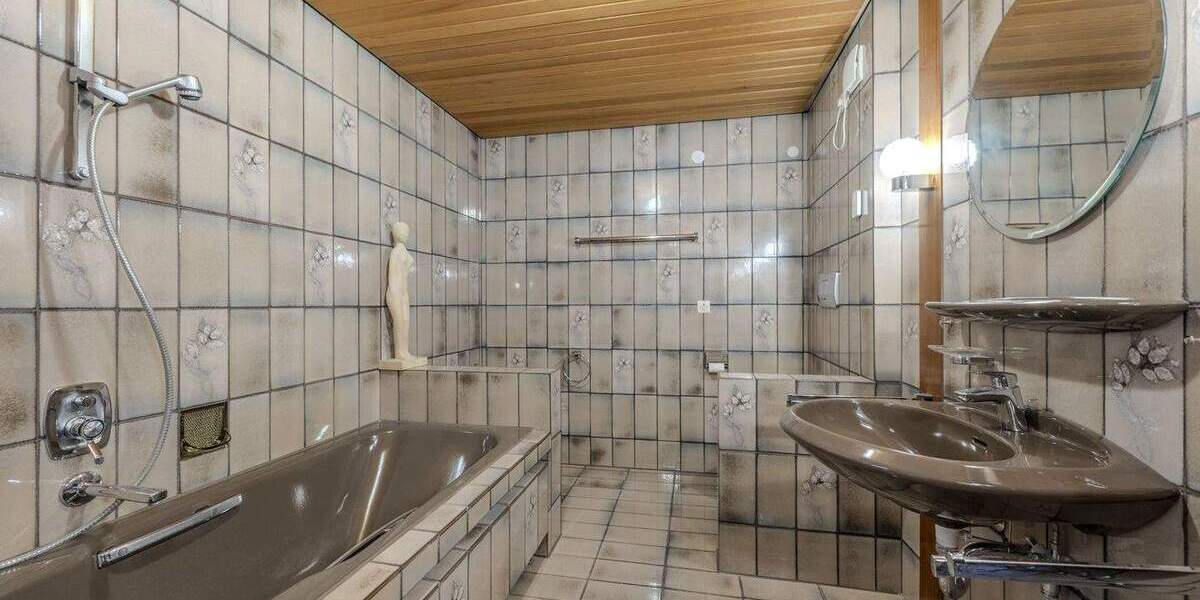 Einfamilienhaus Nürtingen - 7 Zimmer, 282 m&sup2;, 949.000&euro; | Angebot:25732743