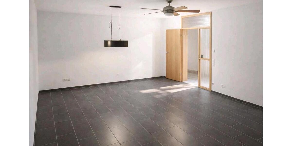 Erdgeschoßwohnung Sindelfingen - 3.5 Zimmer, 114 m&sup2;, 1.500&euro; | Angebot:26035412