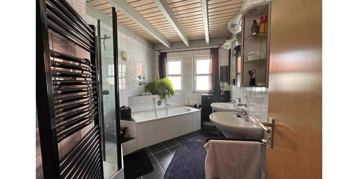 Dachgeschoßwohnung Filderstadt - 4.5 Zimmer, 127 m&sup2;, 498.000&euro; | Angebot:26757861