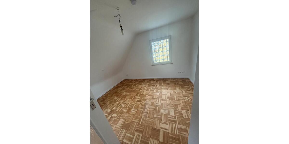 Dachgeschoßwohnung Kirchentellinsfurt - 5 Zimmer, 72 m&sup2;, 750&euro; | Angebot:27564794