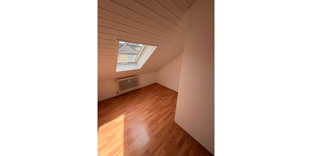 Dachgeschoßwohnung Ostfildern - 5 Zimmer, 90 m&sup2;, 1.130&euro; | Angebot:26699192