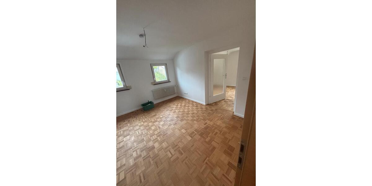 Dachgeschoßwohnung Kirchentellinsfurt - 5 Zimmer, 72 m&sup2;, 750&euro; | Angebot:27564794