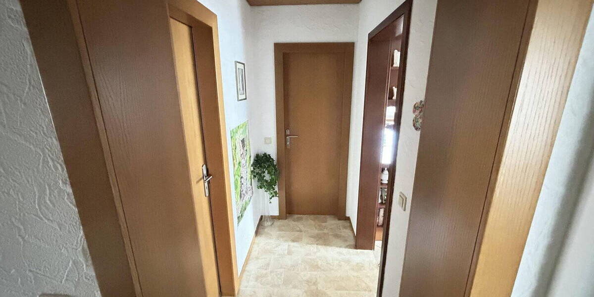 Mehrfamilienhaus, Wohnhaus Ehningen - 9 Zimmer, 250 m&sup2;, 875.000&euro; | Angebot:25654347