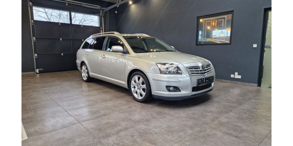 Toyota Avensis 139.500 km 2.999 &euro; Gäufelden 71126