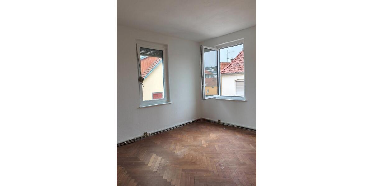 Etagenwohnung Esslingen am Neckar - 4 Zimmer, 105 m&sup2;, 1.200&euro; | Angebot:26039058