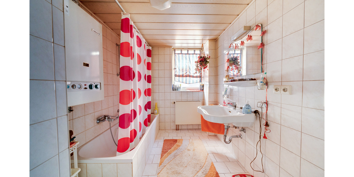 Wohn- und Geschäftshaus in der Münsinger Innenstadt - 3 Wohnungen und 1 Gewerbeeinheit - Wohn- & Geschäftshaus Münsingen | Angebot:18220329