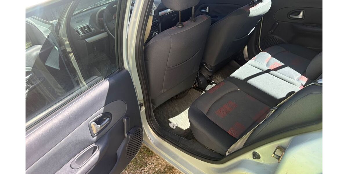 Renault Clio 155.972 km 800 &euro; Gomaringen 72810