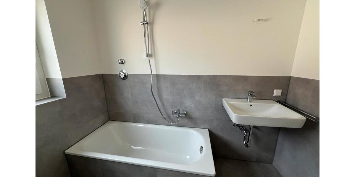 Etagenwohnung Eningen unter Achalm - 3 Zimmer, 74 m&sup2;, 1.285&euro; | Angebot:26041296