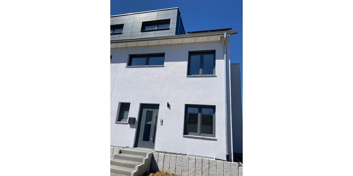 Doppelhaushälfte Herrenberg - 7 Zimmer, 183 m&sup2;, 2.700&euro; | Angebot:26591645