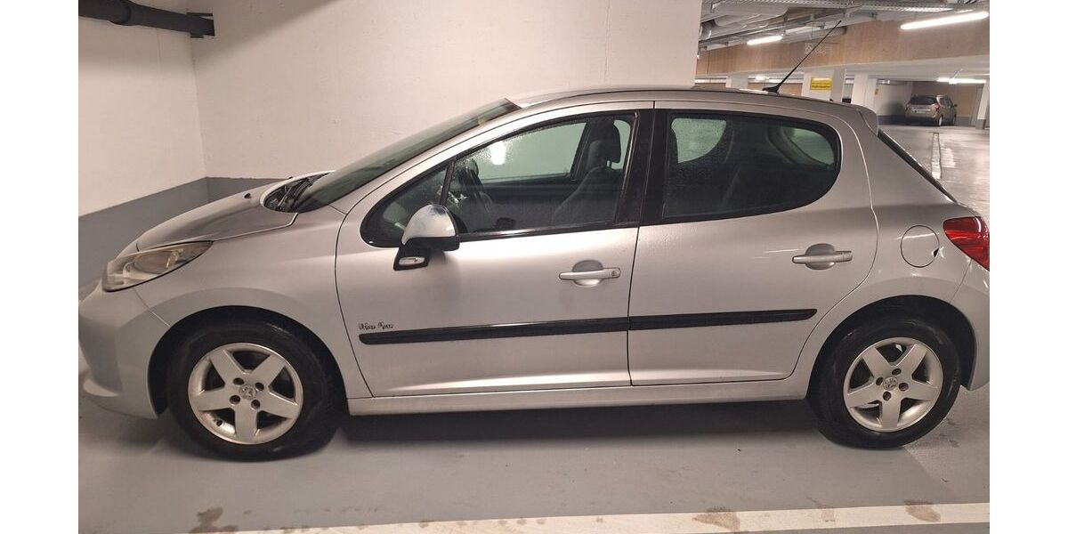 Peugeot 207 170.000 km 2.500 &euro; Reutlingen 72760